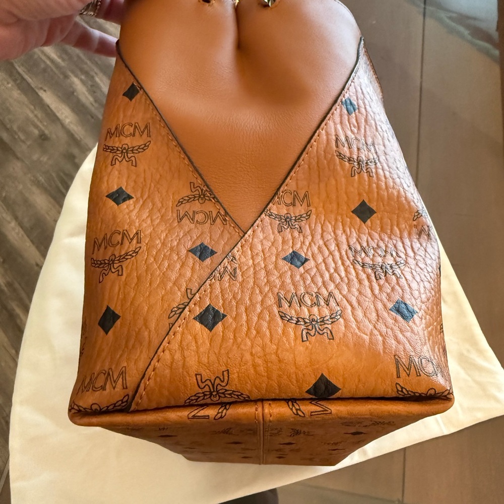 MCM - Picture 8 of 9